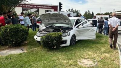 Kahramanmaraş’ta hafif ticari araç ile otomobilin çarpışması sonucu yaşanan trafik