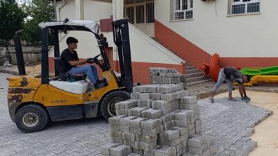 Düziçi Kurtbeyoğlu mahallesi muhtarı Hasan Yalçın mahallesinde bulunan ilkokulun bahçesine