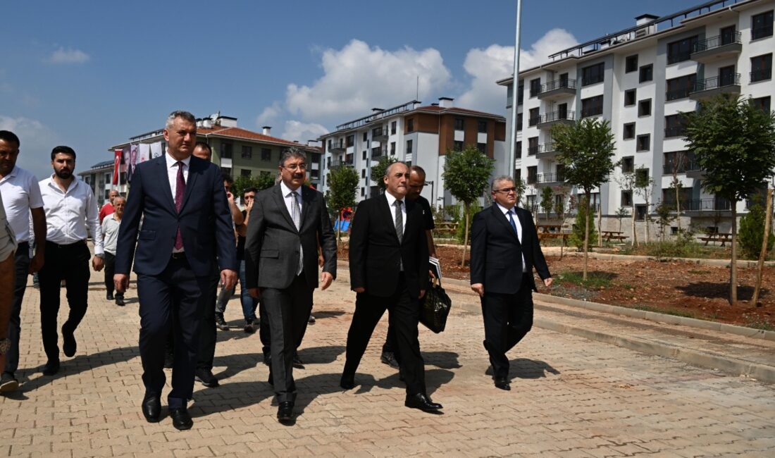 Osmaniye Valisi Dr. Erdinç Yılmaz, Düziçi Gökçayır Deprem Konutlarında incelemelerde