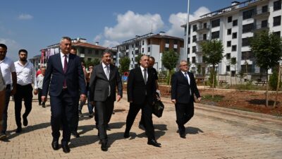 Osmaniye Valisi Dr. Erdinç Yılmaz, Düziçi Gökçayır Deprem Konutlarında incelemelerde