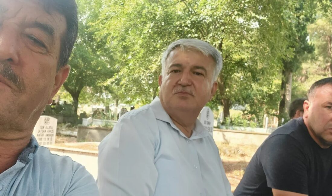 Kadirli Ak Parti İlçe Başkanı Yalçıner Karakuş,ilçe başkanlığı görevinden affını