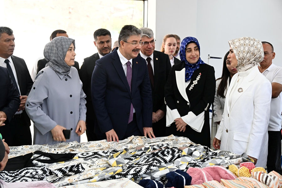 Aile ve Sosyal Hizmetler Bakanı Mahinur Özdemir Göktaş beraberinde Osmaniye