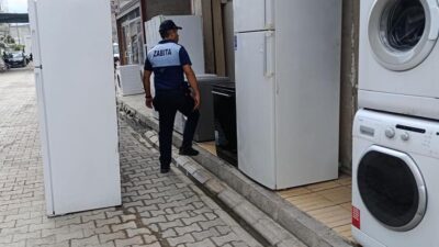 Osmaniye Belediyesi, şehir düzenini korumak ve vatandaşların rahatça yürüyüş yapabilmesini