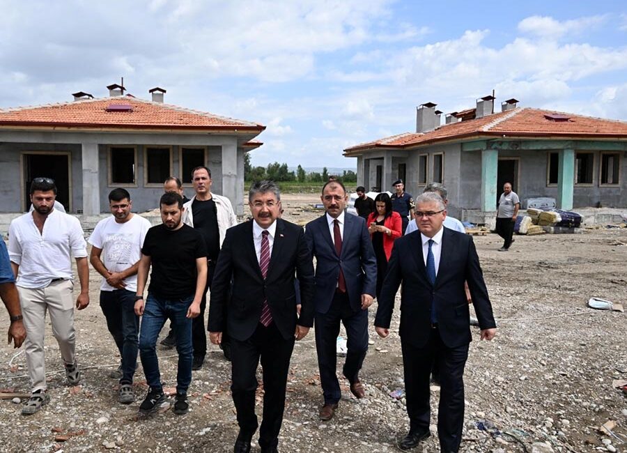 Osmaniye Valisi Dr. Erdinç Yılmaz, Kadirli’ye bağlı Kümbet Köyü’nde yapımı