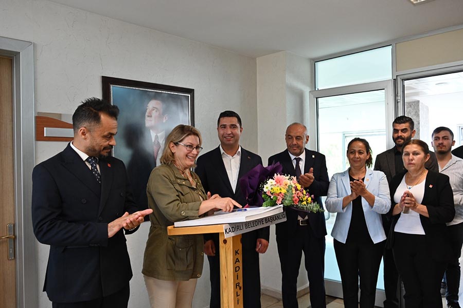 CHP Kadın Kolları Genel Başkanı ve Osmaniye Milletvekili Asu Kaya,
