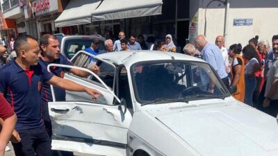Kadirli Cengiz Topel Mahallesi Alpaslan Türkeş Bulvarı”nda iki otomobilin çarpışması