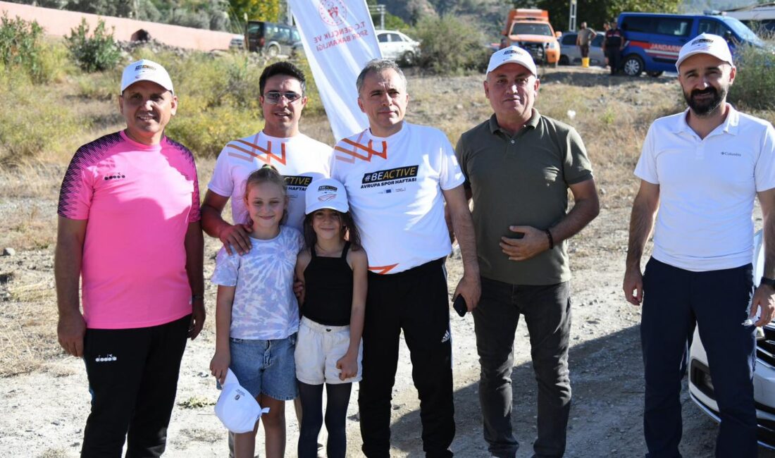 Osmaniye Belediye Başkanı İbrahim Çenet, Issızca Köyü’nde düzenlenen yamaç paraşütü