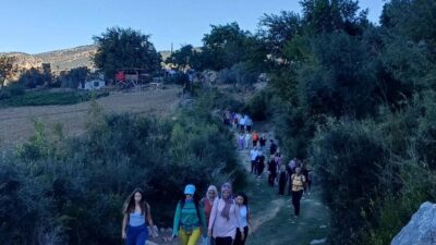 Osmaniye’nin Sumbas ilçesinde doğa severler tarafından “Yaşar Kemal Sevği Yürüyüşü”gerçekleştirildi.