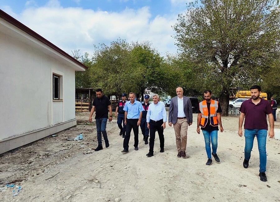 Kahramanmaraş Valisi Mükerrem Ünlüer ve beraberinde Kahramanmaraş İl Emniyet Müdürü