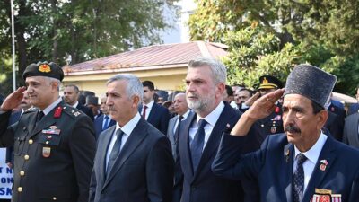 19 Eylül Gaziler Günü dolayısıyla düzenlenen anma programına katılan Başkan