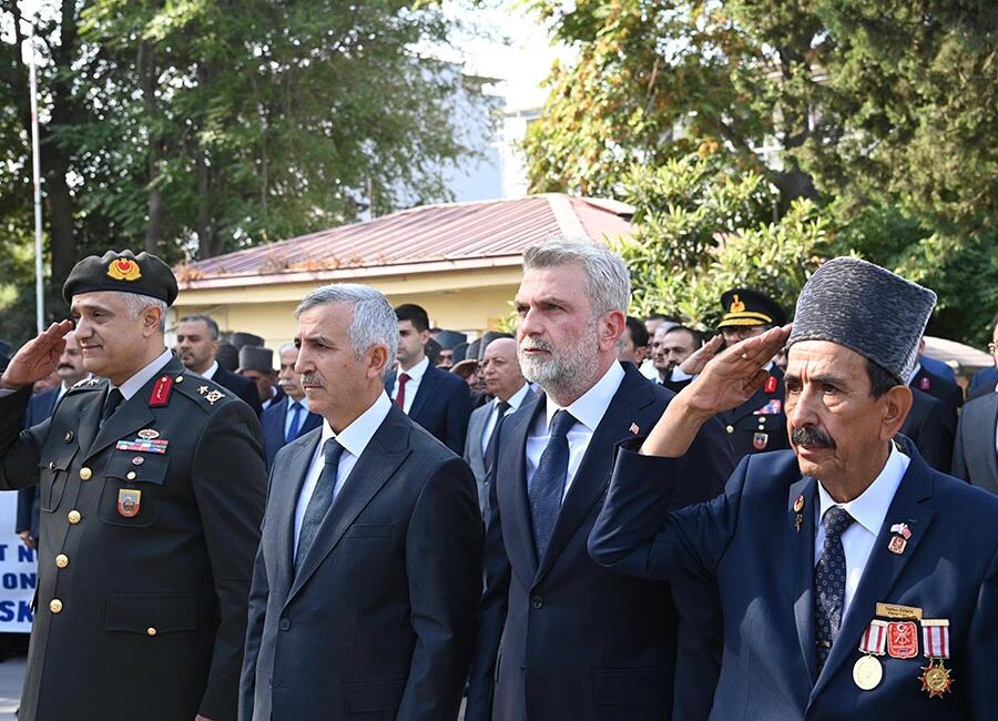 19 Eylül Gaziler Günü dolayısıyla düzenlenen anma programına katılan Başkan