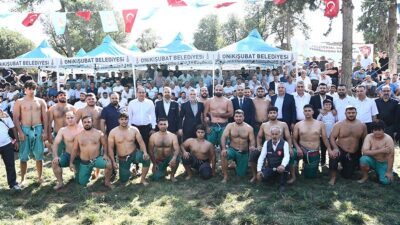 Onikişubat Belediyesi ev sahipliğinde düzenlenen Bekir Böke Şalvar Güreşi Türkiye