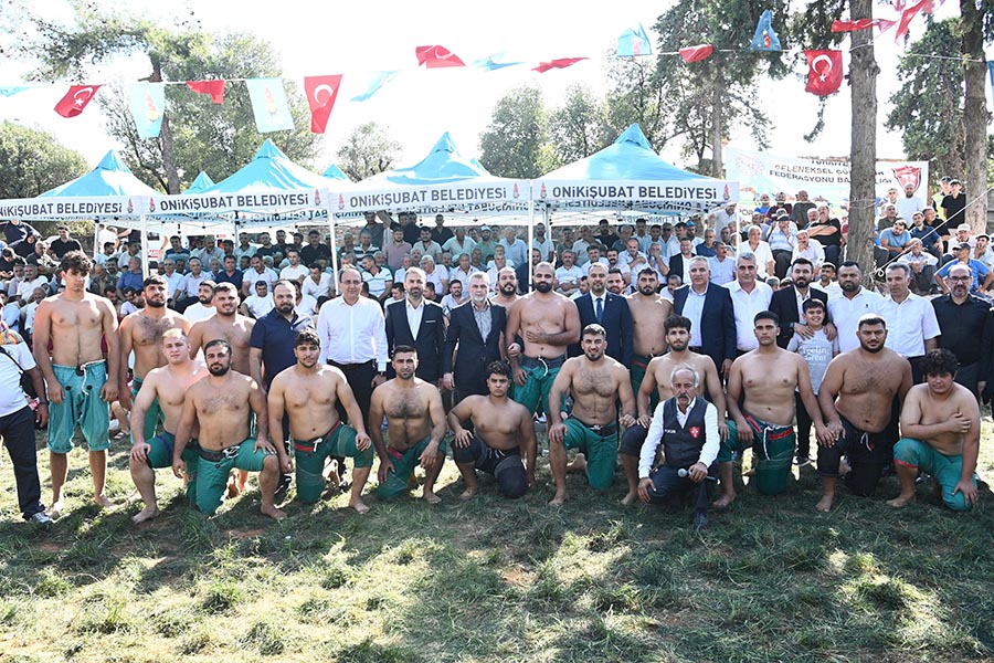 Onikişubat Belediyesi ev sahipliğinde düzenlenen Bekir Böke Şalvar Güreşi Türkiye
