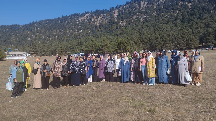 Büyükşehir Belediyesinin örnek projelerinden Kadınlarla Baş Başa Doğa Gezileri’nin bu