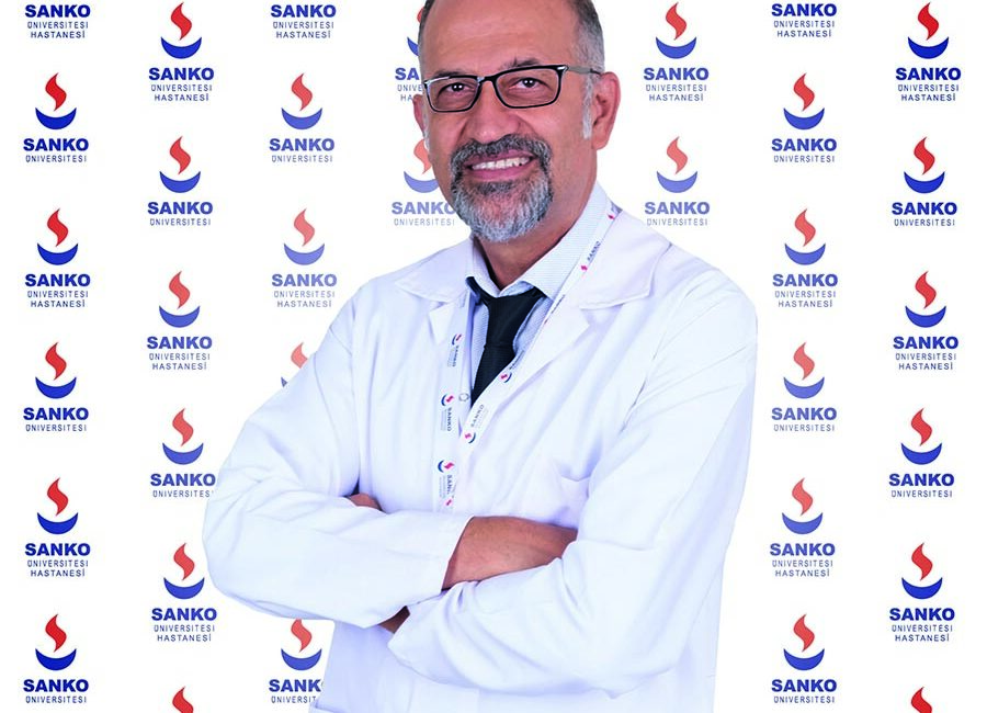 Jinekolojik onkoloji alanında uzmanlaşmış olan Prof. Dr. Ali Kolusarı, Eylül