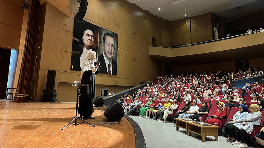 Büyükşehir Belediyesi, Aile Danışmanı – Yazar Saliha Erdim ile “Ailede