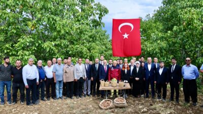 Avcılar Mahallesi’nde düzenlenen Ceviz Hasat Şenliği’ne katılan Onikişubat Belediye Başkanı