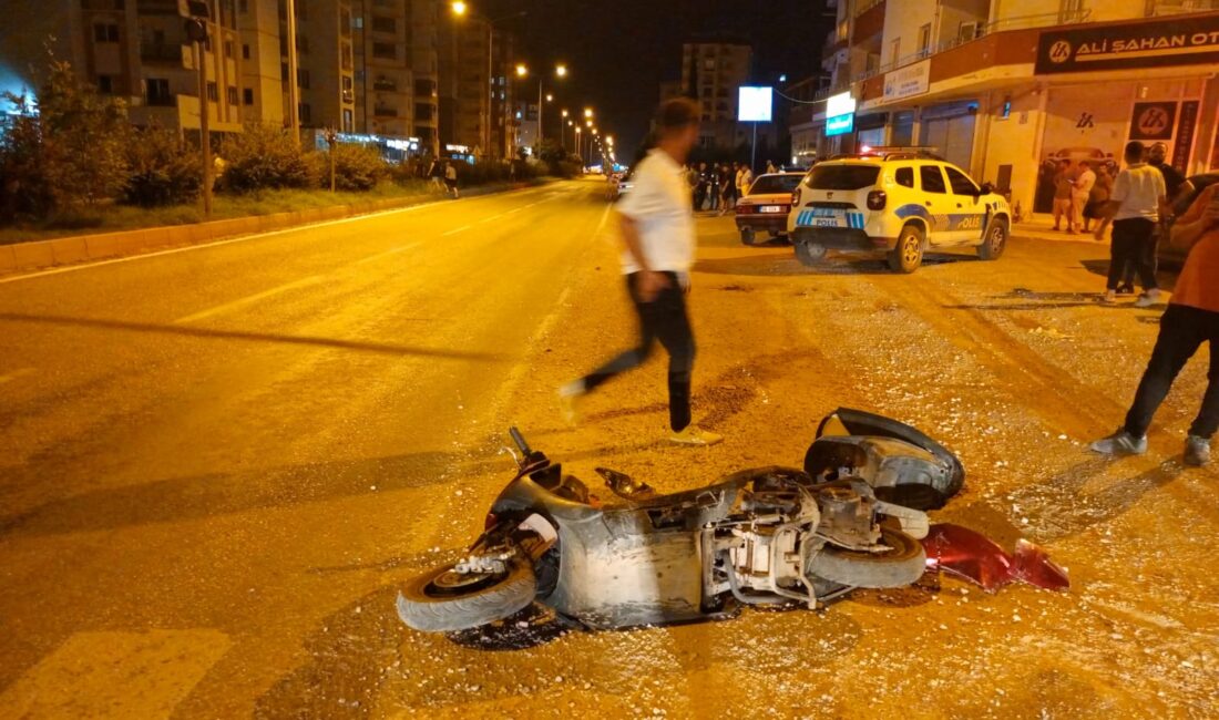 Adana’nın Kozan ilçesinde meydana gelen trafik kazasında motosiklet sürücüsü yaralandı.
