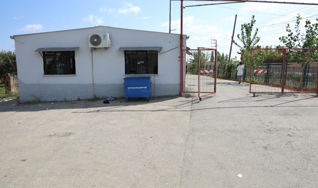 Adana’da bir dolmuş durağında sıra kavgası çıktı. Tartışmanın büyümesiyle bir