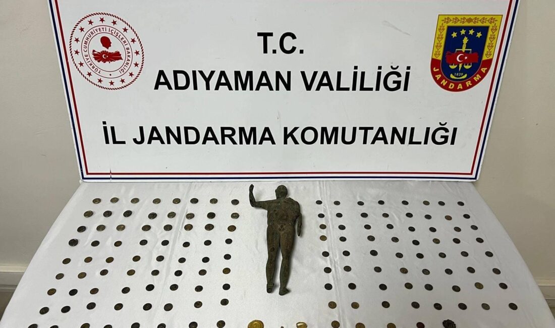 Adıyaman’da tarihi eser kaçakçılarına yönelik gerçekleştirilen operasyonda, 4 kişi gözaltına