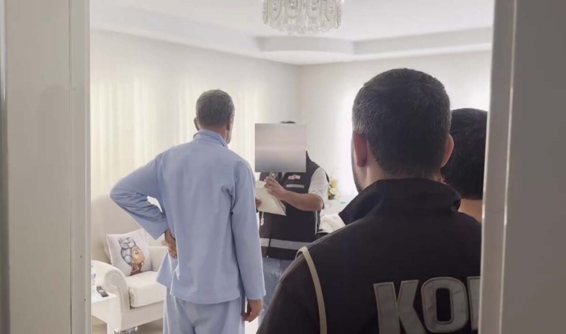 Adıyaman’da polis ekipleri tarafından gerçekleştirilen operasyonda tefecilere yönelik yapılan çalışmada