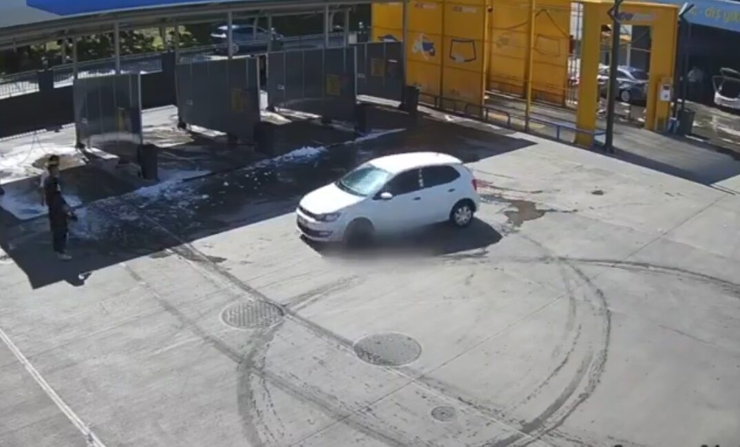 KAYSERİ, – KAYSERİ’de akaryakıt istasyonu içinde, otomobiliyle drift atan sürücüye