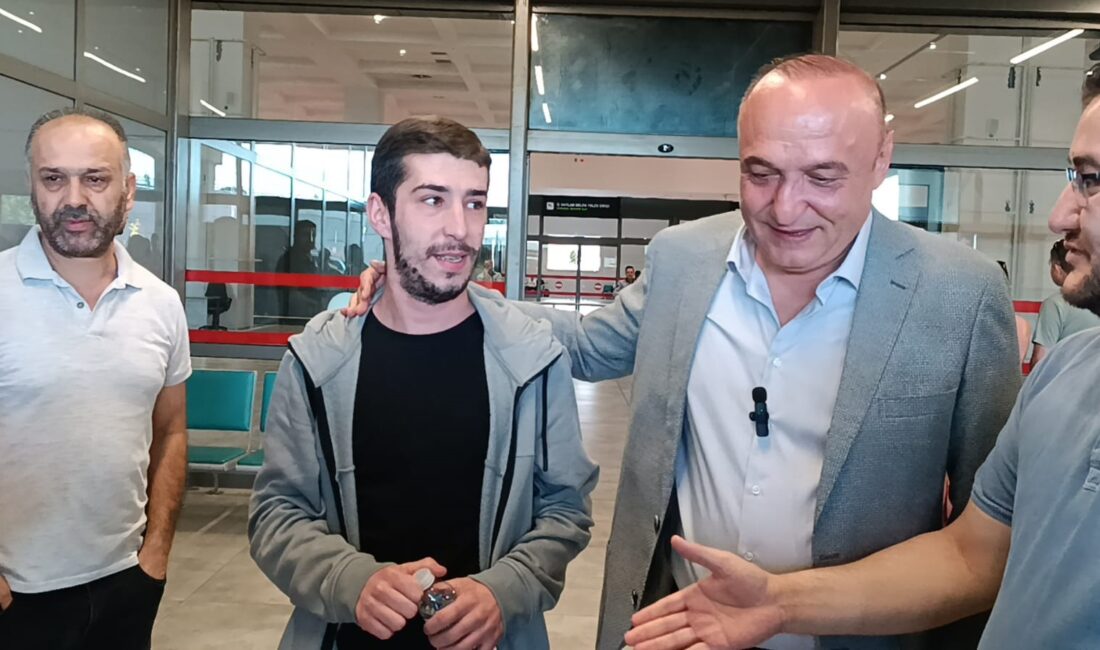 Fiziksel şiddet mağduru Deniz Eliş, Gaziantep’te ailesine kavuşmanın mutluluğunu yaşadı.