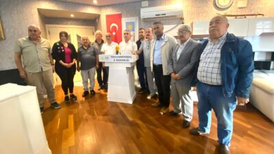 İYİ Parti Kahramanmaraş İl Başkanı Süleyman Tekerek, parti il binasında