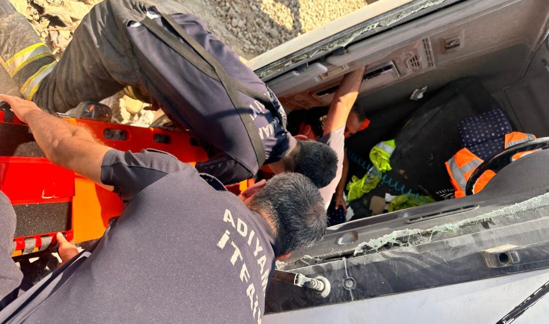 Adıyaman’da meydana gelen trafik kazasında hafriyat kamyonunun devrilmesi sonucu sıkışan