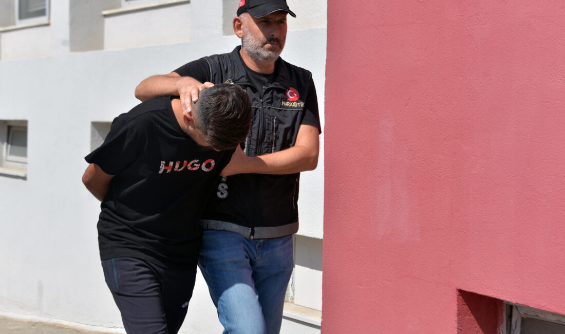 Adana’da polisin ‘torbacı’ olarak adlandırdığı uyuşturucu satıcılarına yönelik operasyonda Mahsun