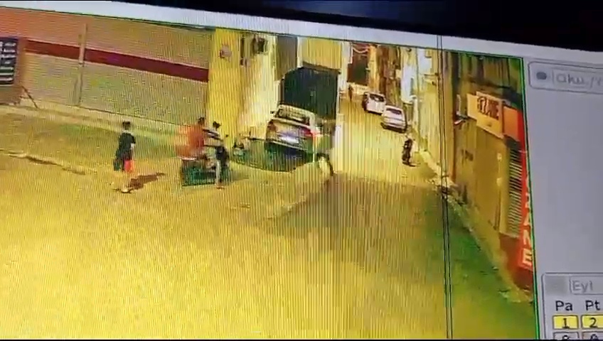Adana’da yaşanan olayda, Adem Şiş adlı bir kişi, bir saldırganın