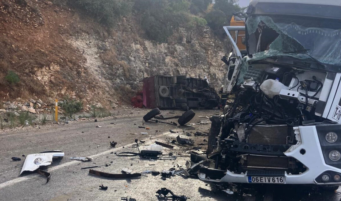 Nurdağı’nda Kamyonet ile Hafriyat Kamyonu Çarpıştı: Yaralılar Hastaneye Kaldırıldı Gaziantep’in