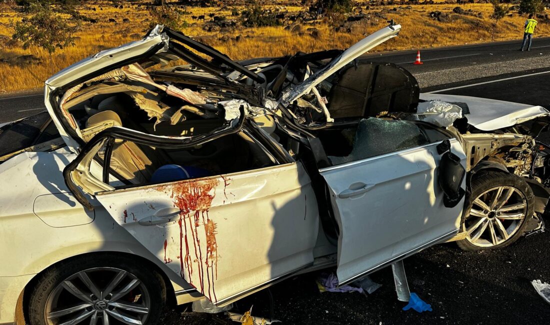 Gaziantep’in Yavuzeli ilçesinde meydana gelen trafik kazasında otomobil ile kamyon