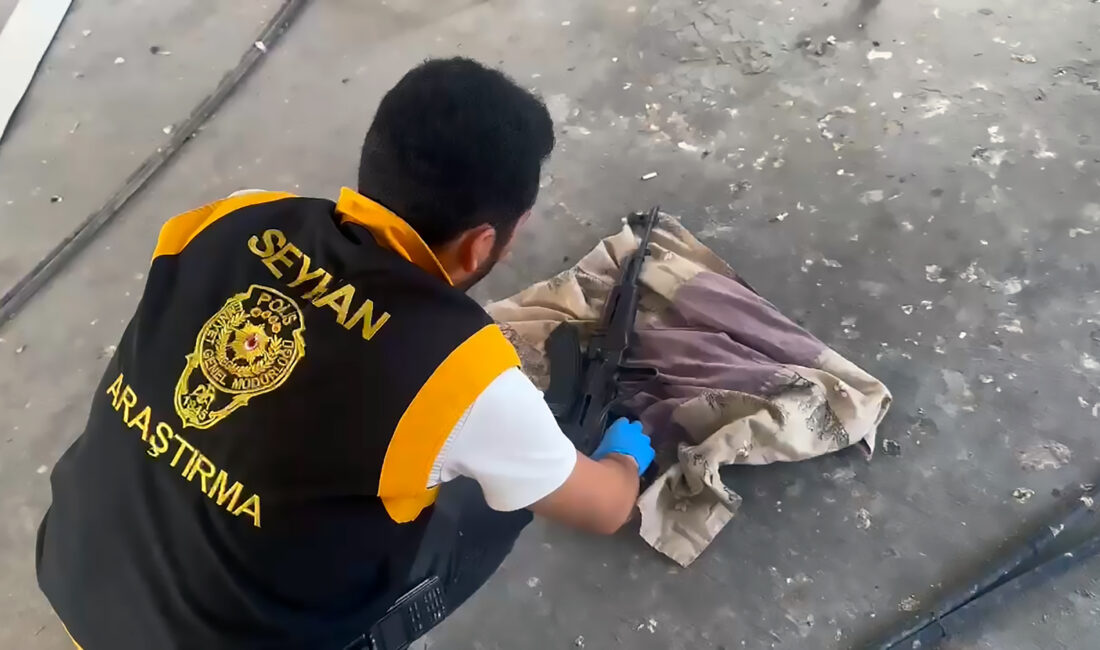 Adana’da polis, Dağlıoğlu Mahallesi’nde bir evde yapılan operasyonda yasadışı silahlar