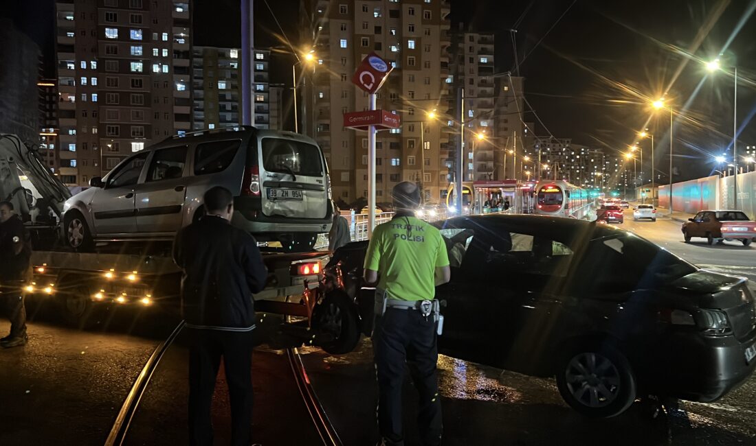 Kayseri’de meydana gelen trafik kazasında hafif ticari araç ile otomobil