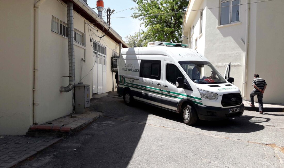 Gaziantep’te bir iş yerinin önünde silahlı saldırıya uğrayan 23 yaşındaki