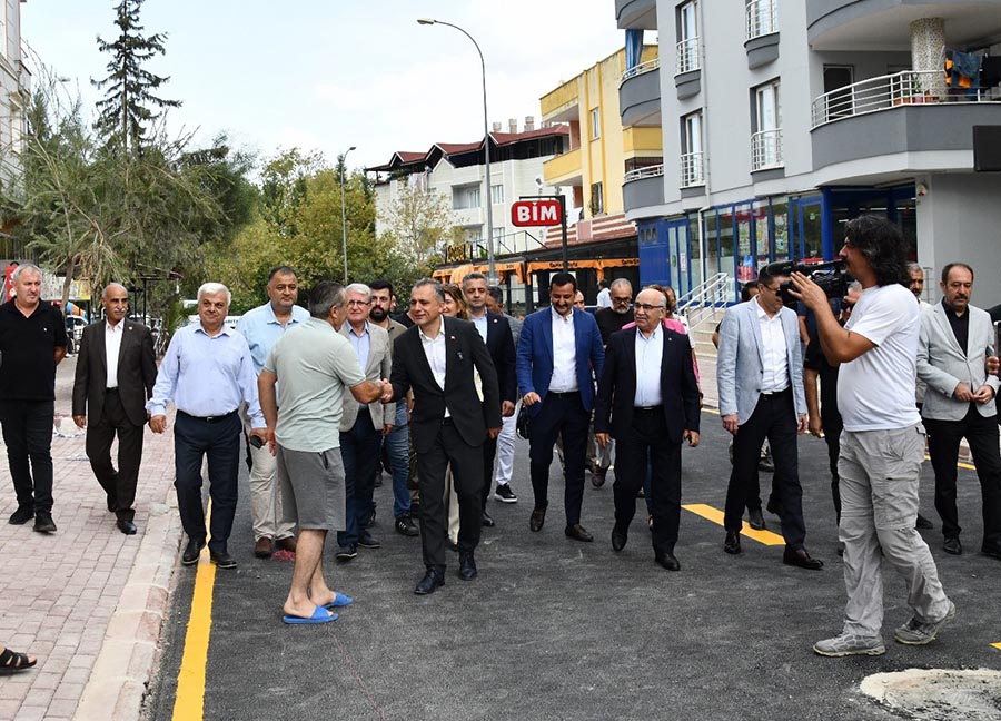 Osmaniye Belediyesi Fakıuşağı Mahallesinde Kafeler caddesi olarak bilinen bölgede yol
