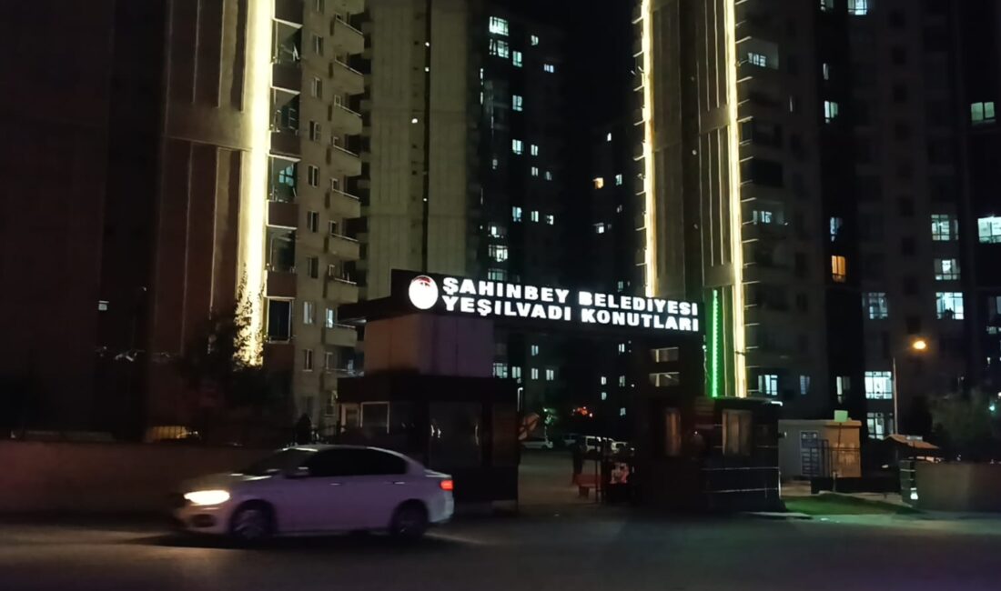 Gaziantep’te bir sitede borç-alacak konusunda çıkan kavgayı ayırmak isteyen site