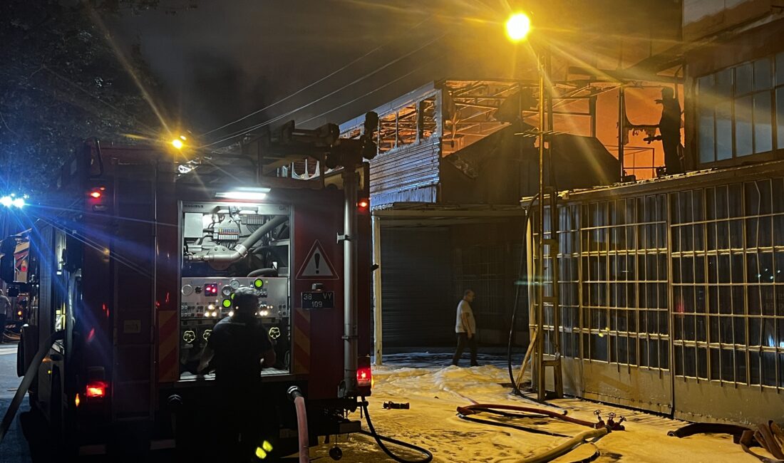 Kayseri’de meydana gelen bahçe mobilya imalathanesinde çıkan yangın, diğer 2