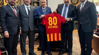 Kayserispor Başkanı Ali Çamlı ve beraberindeki heyet, Milliyetçi Hareket Partisi