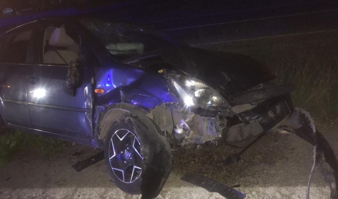 Kozan ilçesinde meydana gelen trafik kazasında, iki otomobilin çarpışması sonucu