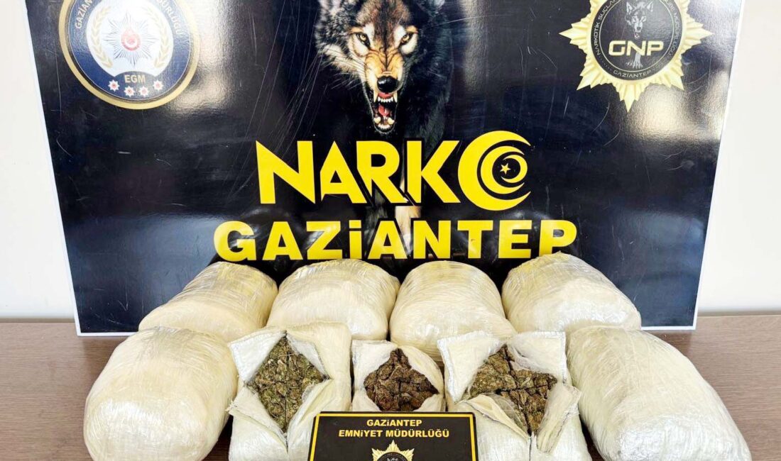 Gaziantep’te polis ekipleri, uyuşturucu taşındığı bilgisi üzerine harekete geçerek şehir