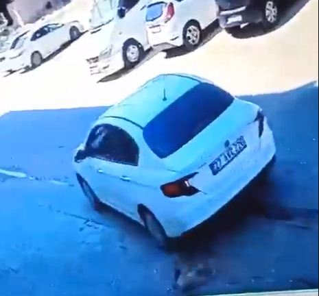 Gaziantep’te sokak köpeğine çarpan ve üzerinden geçen sürücünün güvenlik kameraları