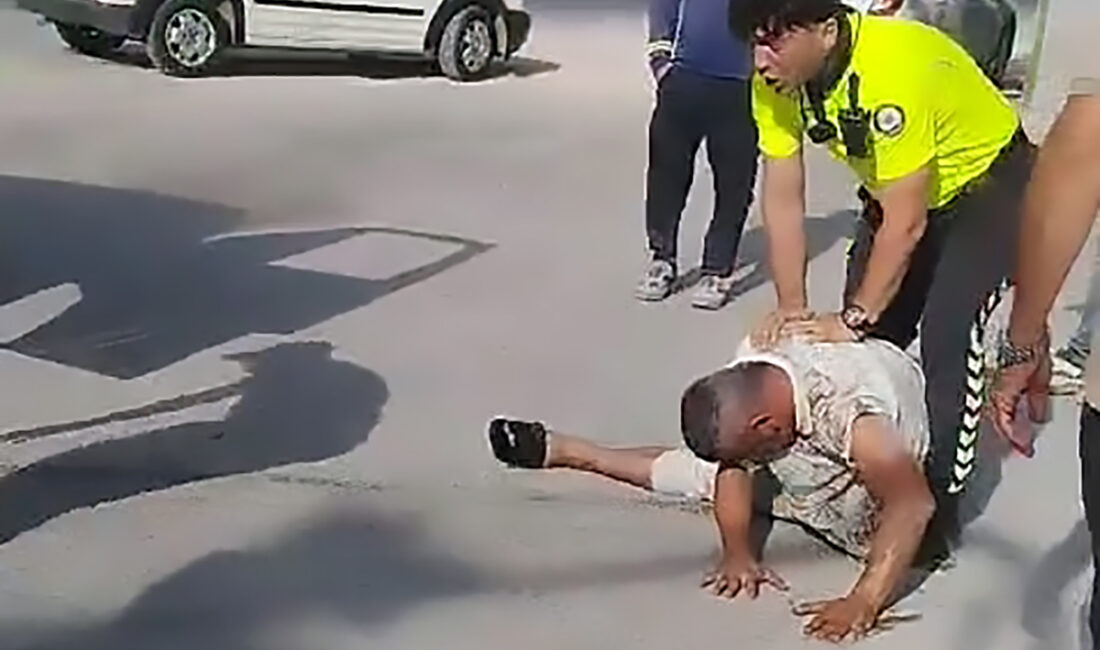 Adana’da sürücü, trafikten men edilmek istenen minibüse direnerek aracı ateşe