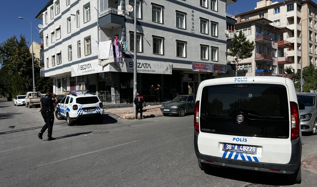 Kayseri’de bir apartmanın önünde gerçekleşen olayda komşusu tarafından bıçaklanan Fuat