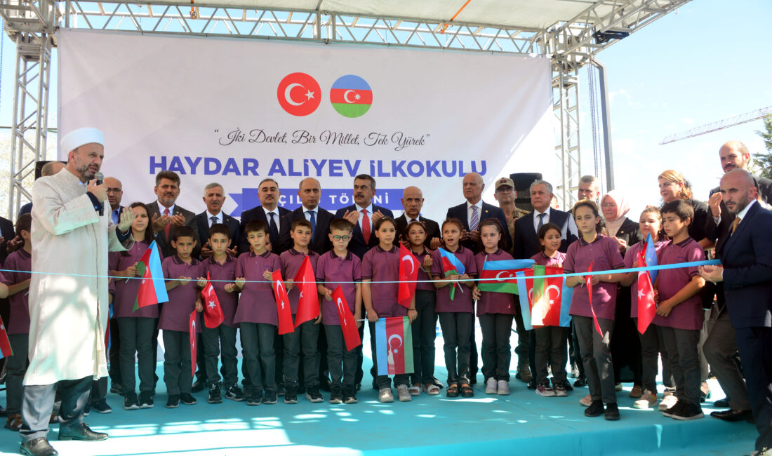 Milli Eğitim Bakanı Yusuf Tekin, Gaziantep ziyaretinin ardından Kahramanmaraş’ta Azerbaycan