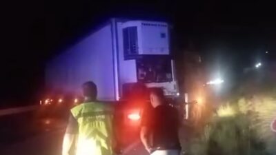 Kadirli Andırın karayolunda meydana gelen kaza nedeniyle yol trafiğe kapandı.