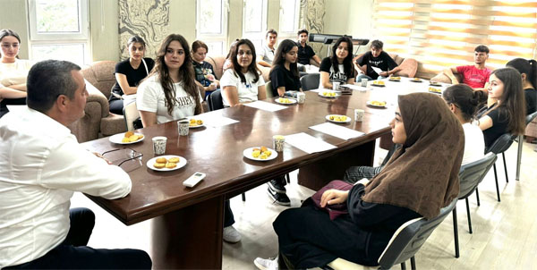 Düzçi’ne bağlı Yarbaşı belediye başkanı Başkanı öğrencilere verdiği destekle yine