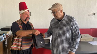 İbrahim EMÜL/OSMANİYE, – OSMANİYE’de meyan şerbeti satan Suriyeli Türkmen İhsan