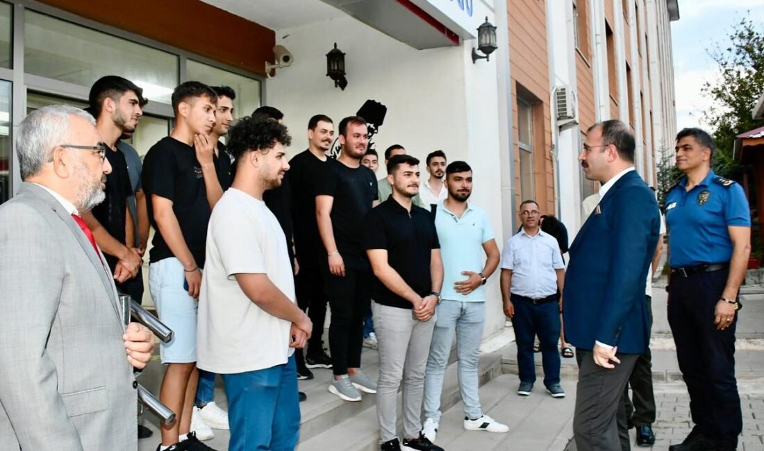 Osmaniye’nin Kadirli ilçesinde Kaymakam Erdinç Dolu, Kredi ve Yurtlar Kurumu
